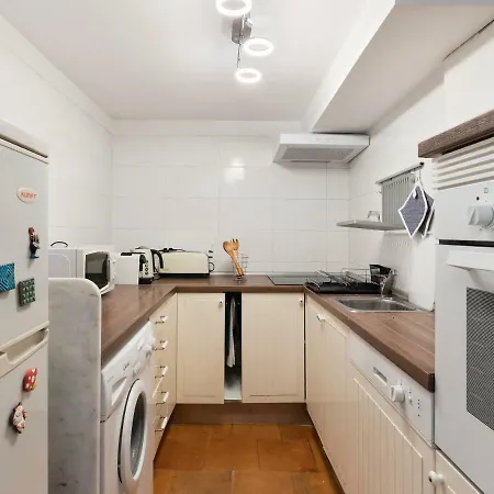 Estrela's Cellar And Terrace House Apartment *