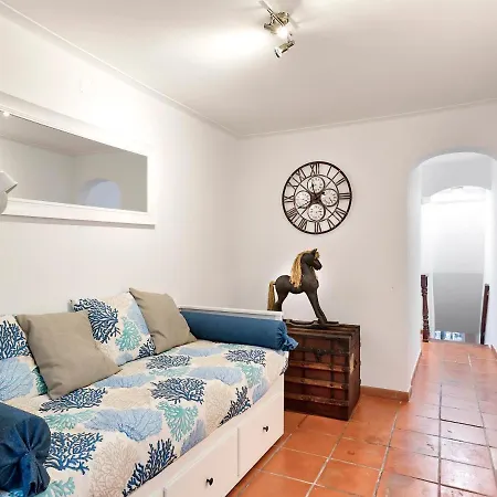 Estrela's Cellar And Terrace House Apartment *