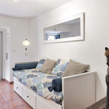 Estrela's Cellar And Terrace House *