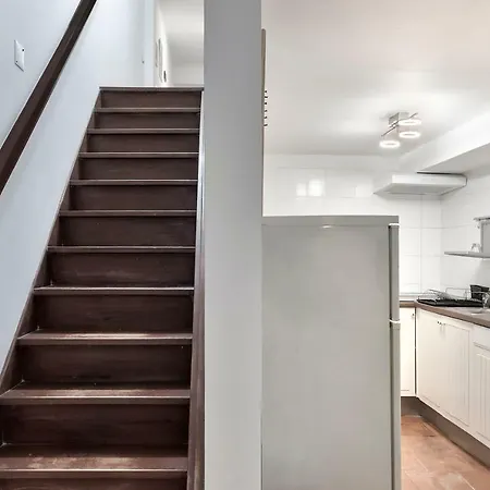 Estrela's Cellar And Terrace House